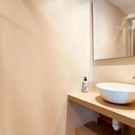 酒店 Magnificent House With Terrace In *